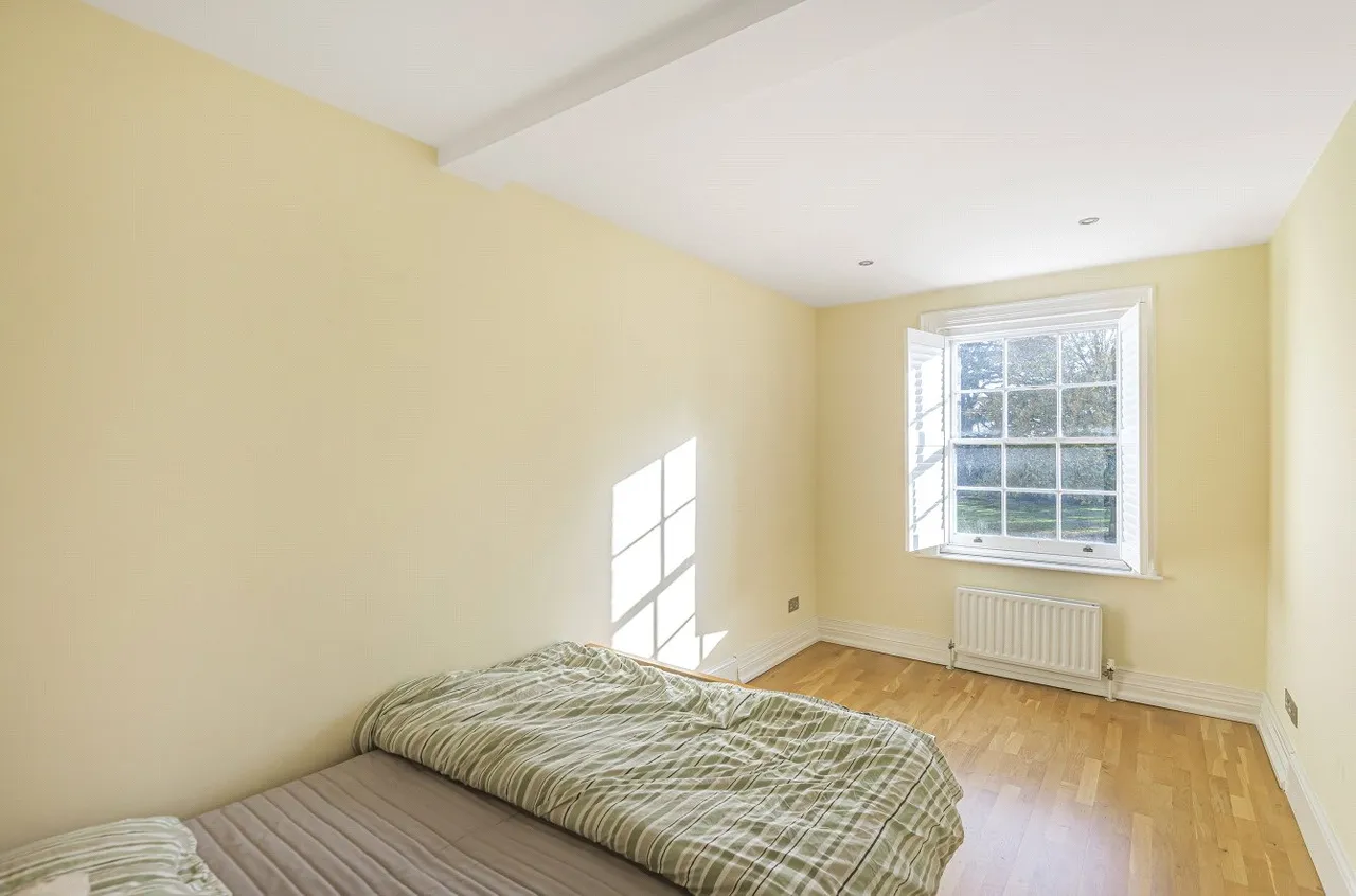 Harlington Road, UB8, photo 14