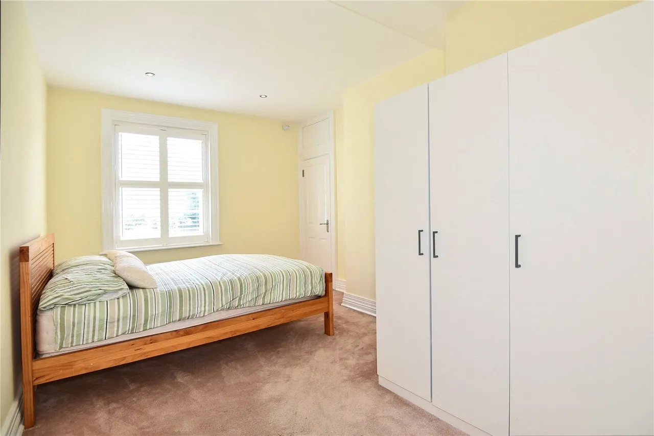 Harlington Road, UB8, photo 15
