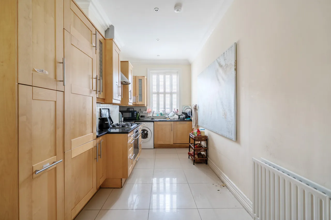 Harlington Road, UB8, photo 2