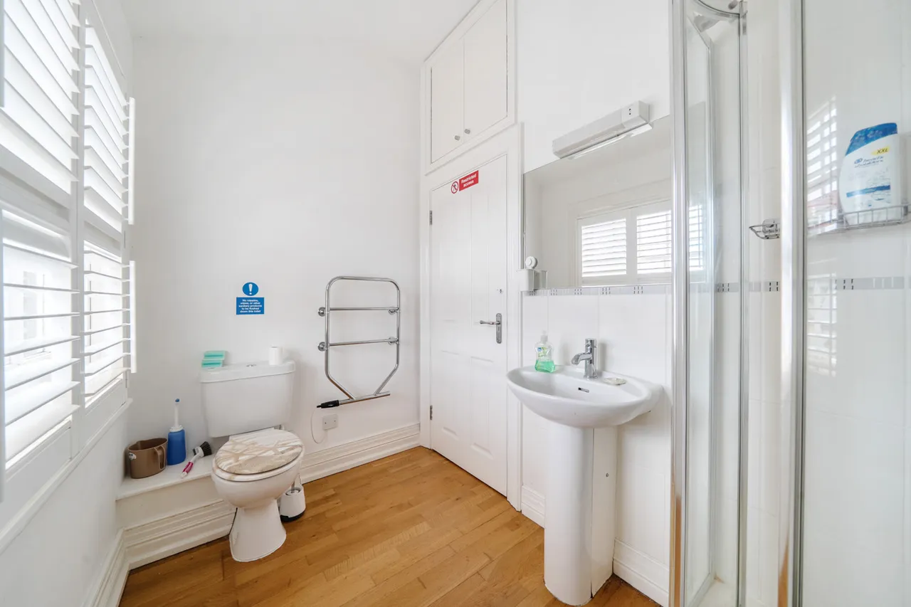 Harlington Road, UB8, photo 20