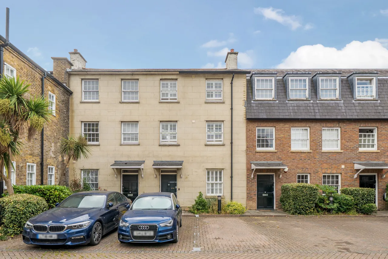 Harlington Road, UB8, photo 18