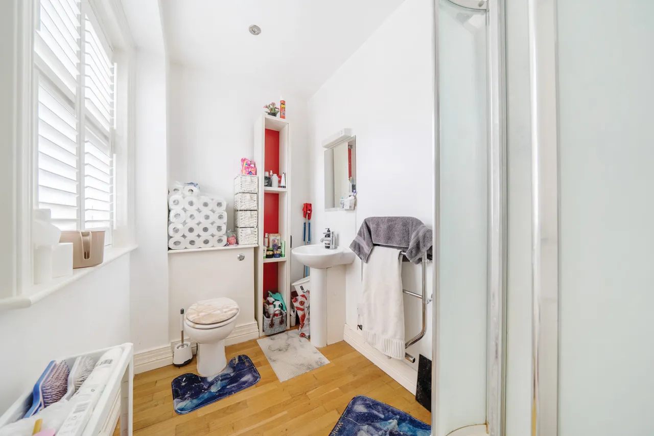 Harlington Road, UB8, photo 19