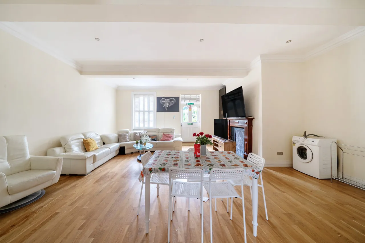 Harlington Road, UB8, photo 10