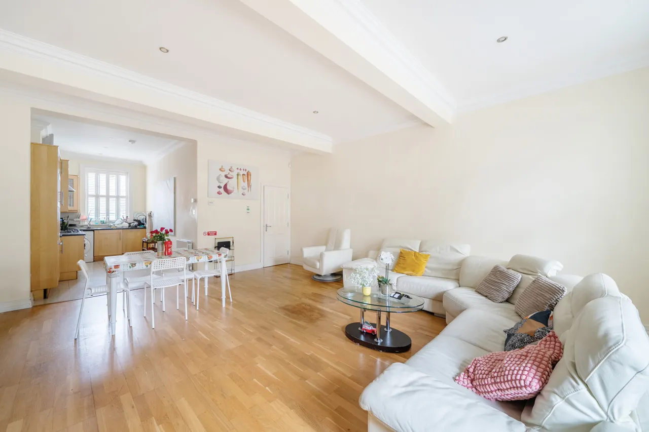 Harlington Road, UB8, photo 4