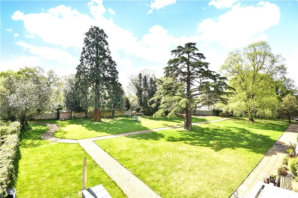 Harlington Road, UB8, photo 9