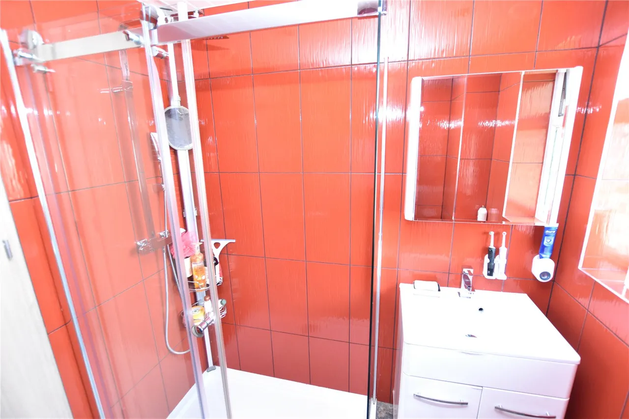 Brookhouse Road, Farnborough, Hampshire, GU14 0DP, photo 12