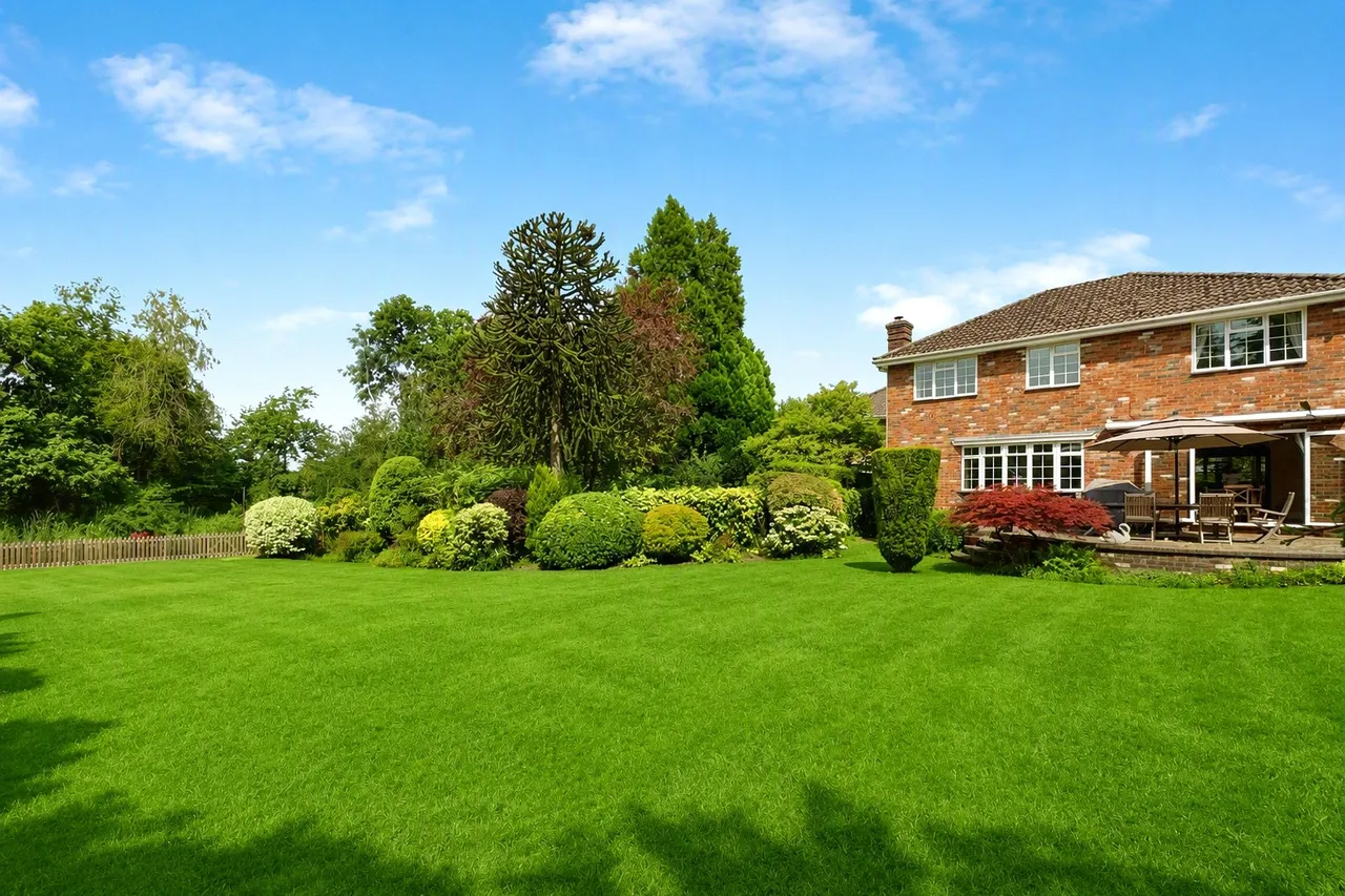4 bed house for sale — Hutton Road, Ash Vale, Surrey, GU12 5HA
