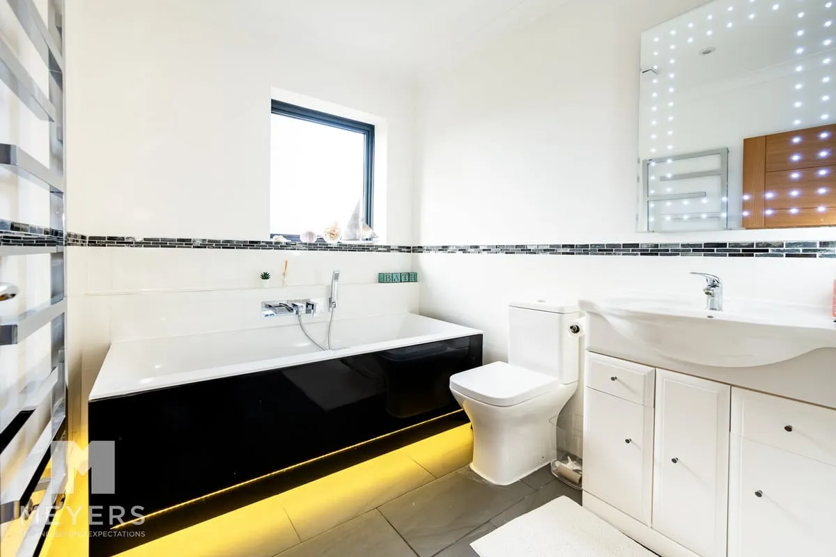 Grosvenor Close, Ashley Heath, BH24, photo 21