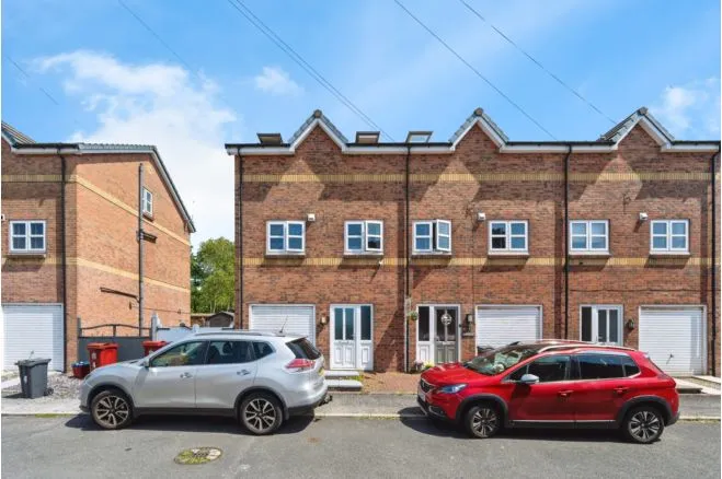 4 bed house for sale — Elm Road, Barrow-In-Furness