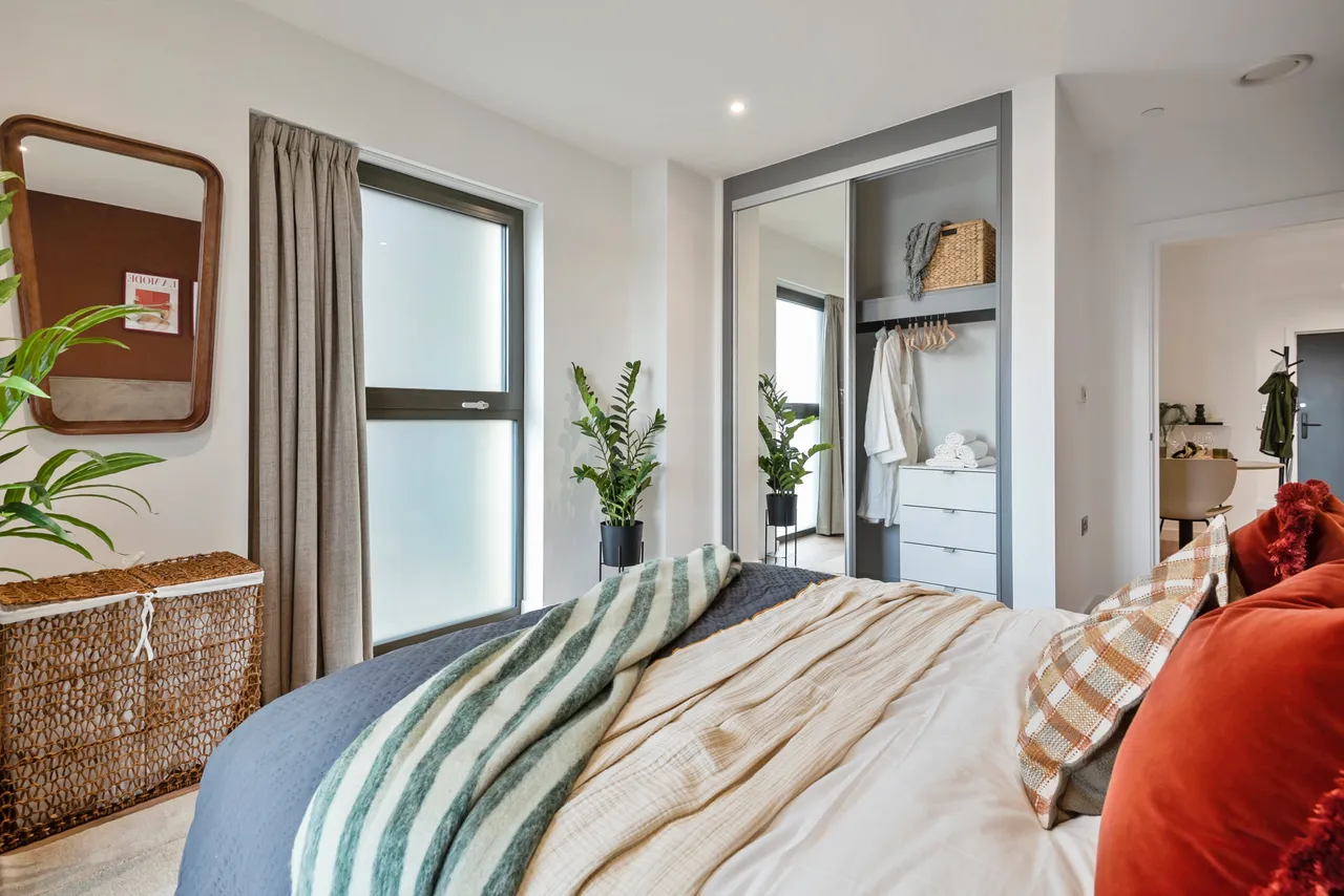 Victoria Road, London, W3, photo 13
