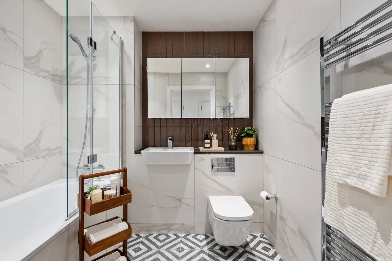 Victoria Road, London, W3, photo 6