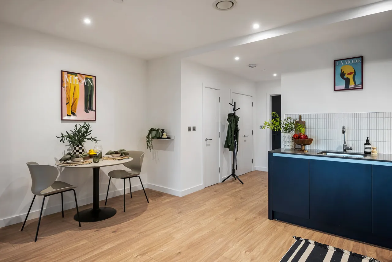 Victoria Road, London, W3, photo 14