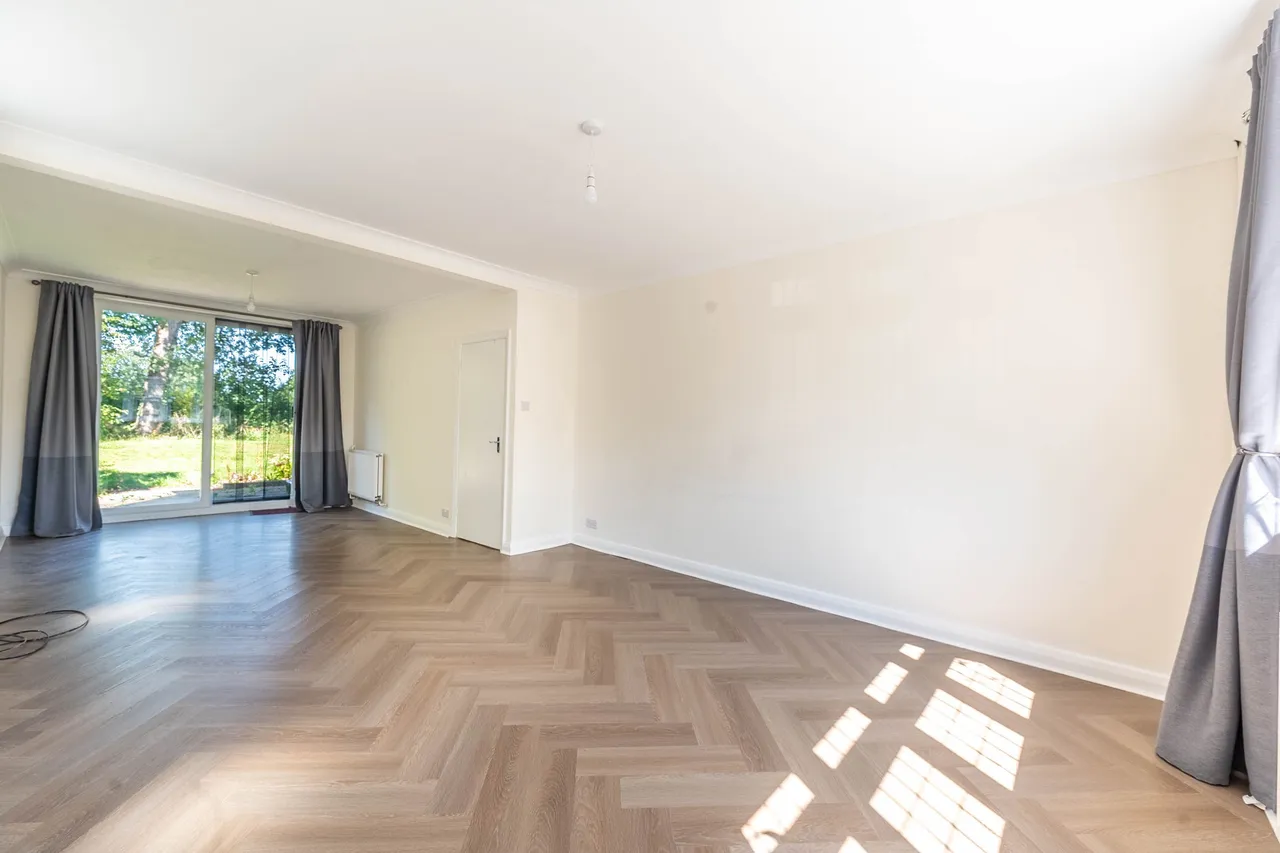 81 Anglesmede Crescent, Pinner, photo 4