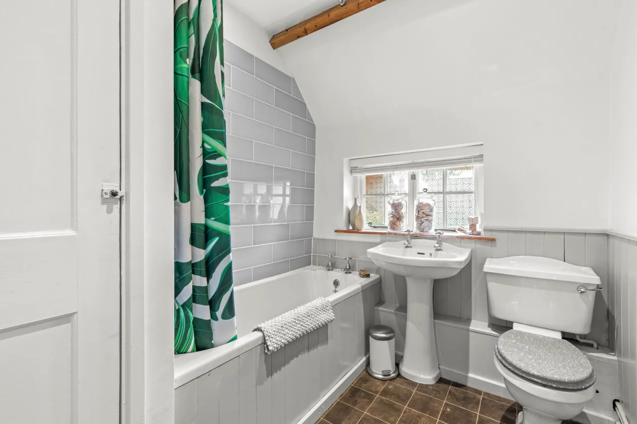 Worminghall Road, Ickford, HP18, photo 21