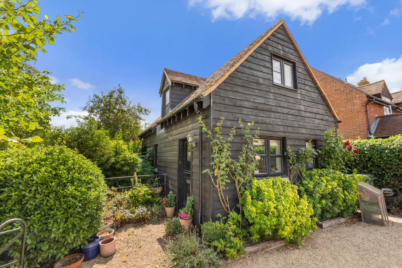 Worminghall Road, Ickford, HP18, photo 5