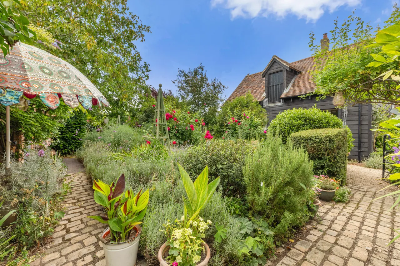Worminghall Road, Ickford, HP18, photo 6