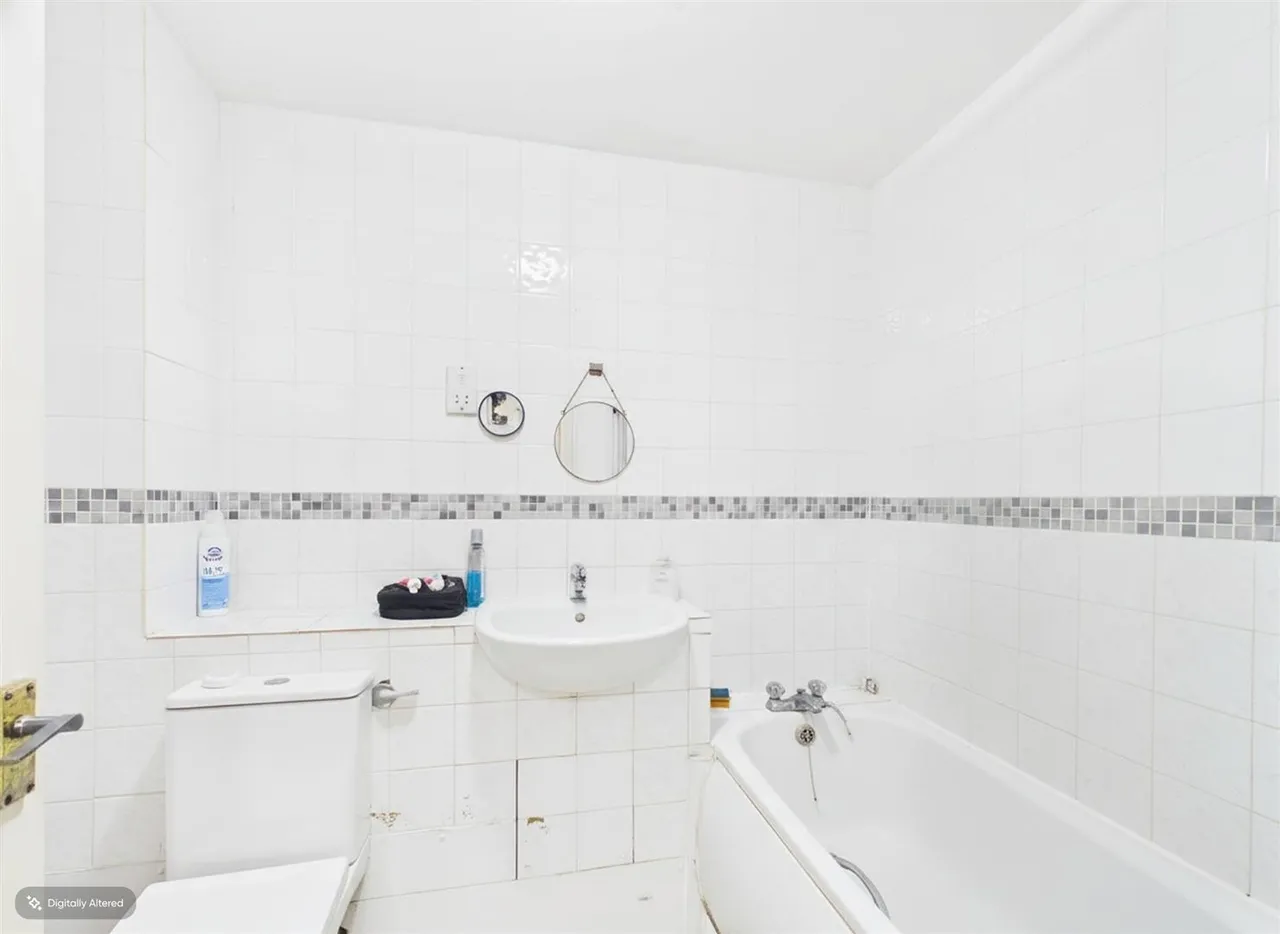 Ben Court, Colgate Place, Enfield, photo 5