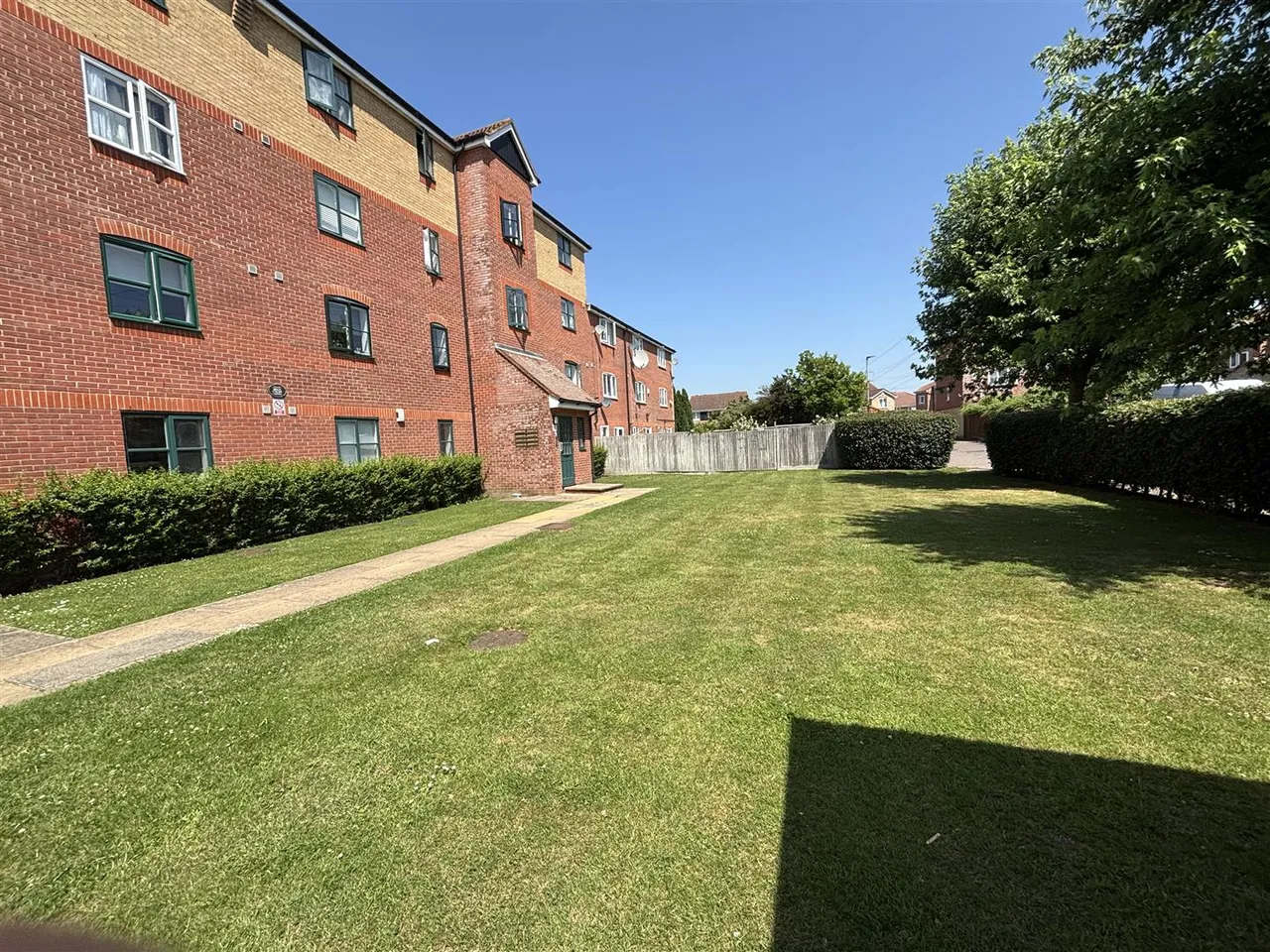 Ben Court, Colgate Place, Enfield, photo 6