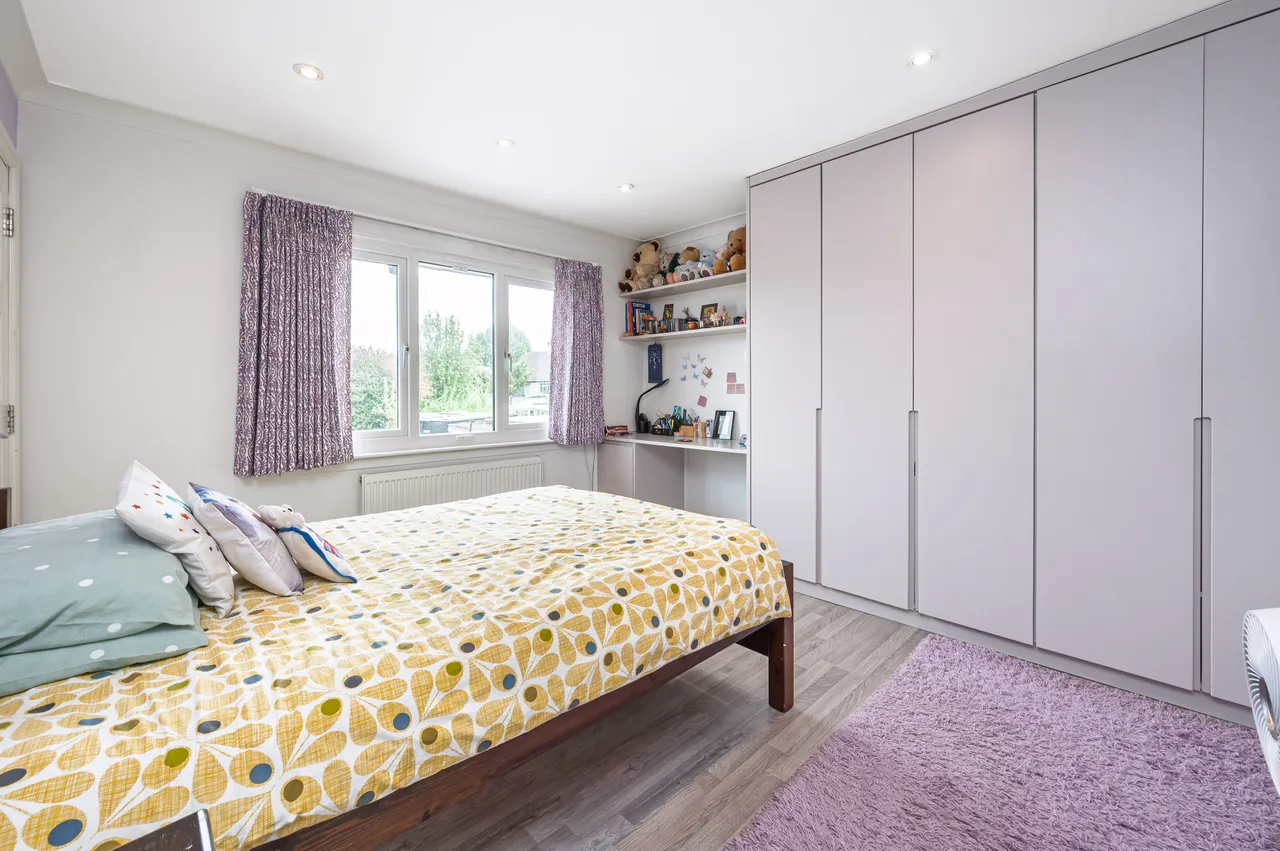116 Greenfield Gardens, London, photo 9