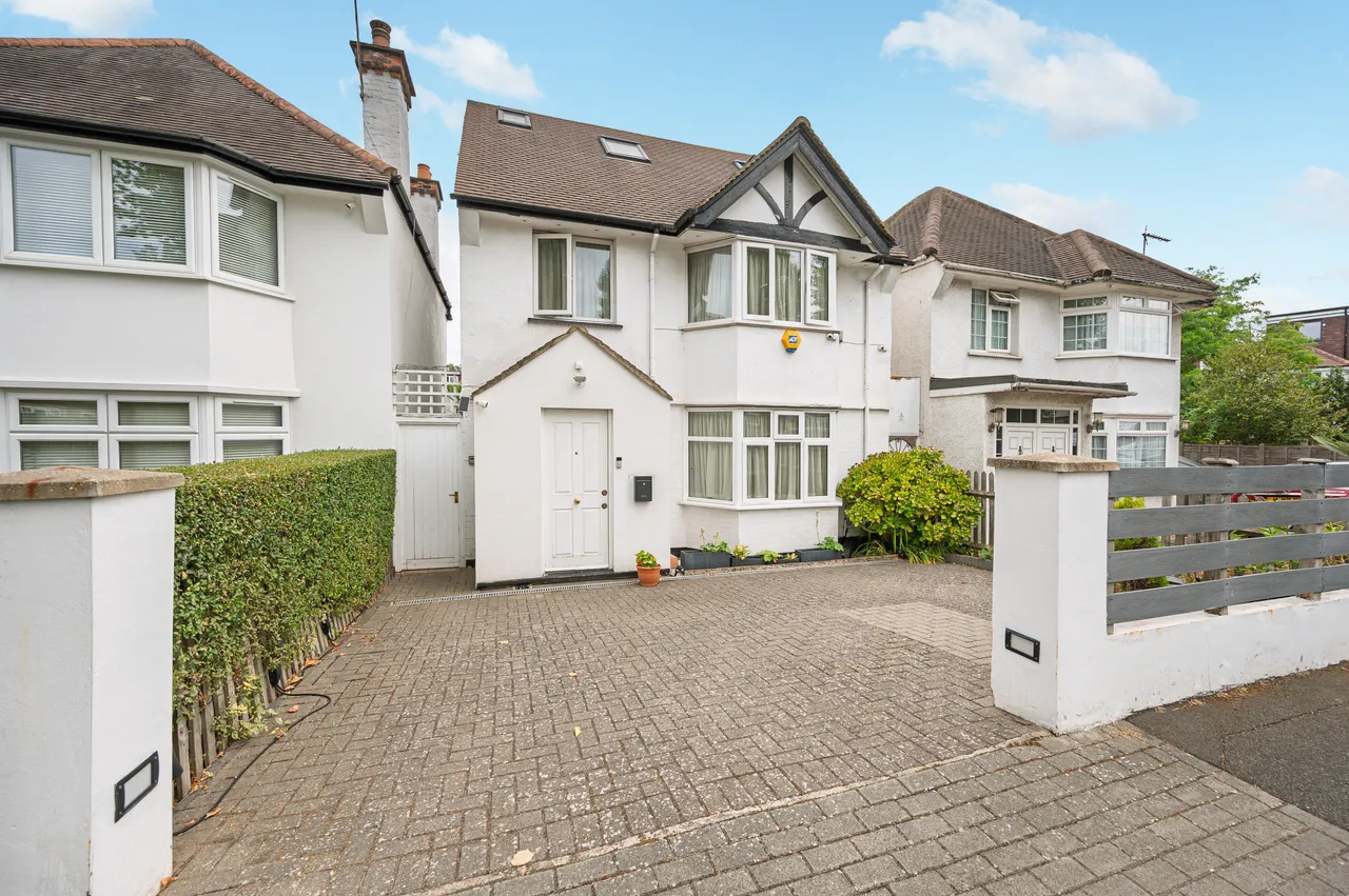 4 bed house to rent — 116 Greenfield Gardens, London