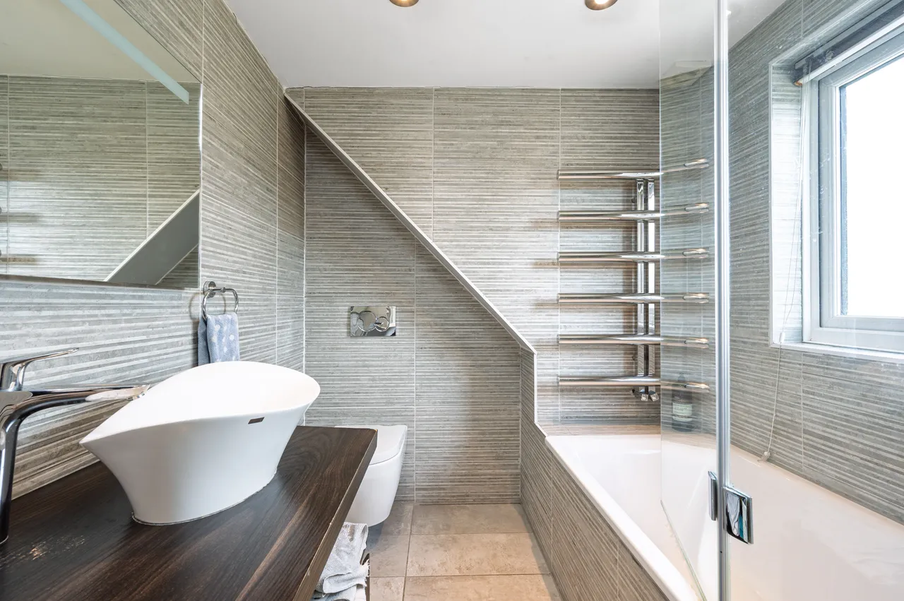 116 Greenfield Gardens, London, photo 7