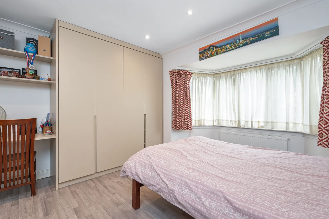 116 Greenfield Gardens, London, photo 8