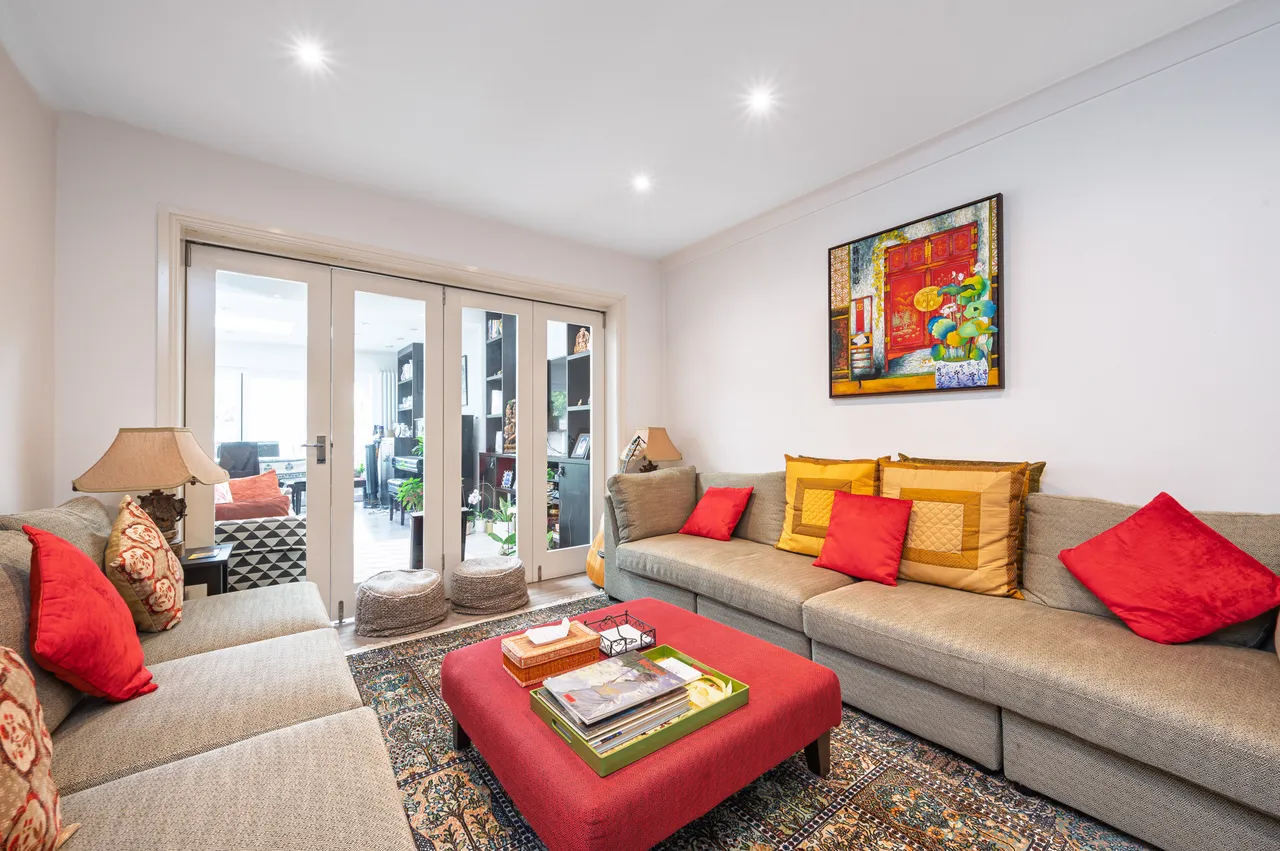 116 Greenfield Gardens, London, photo 4