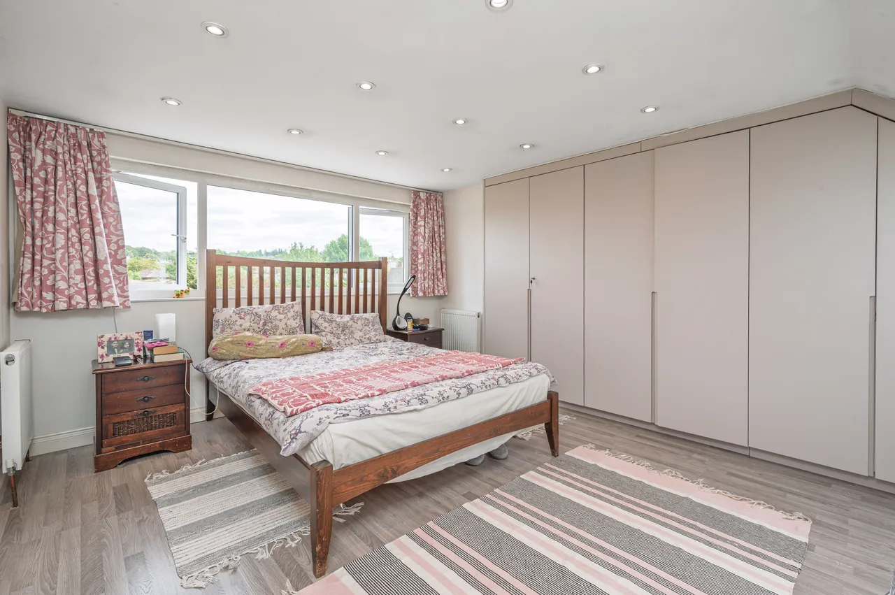 116 Greenfield Gardens, London, photo 6