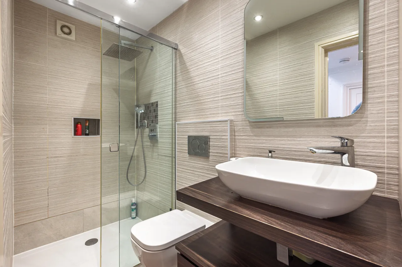 116 Greenfield Gardens, London, photo 10
