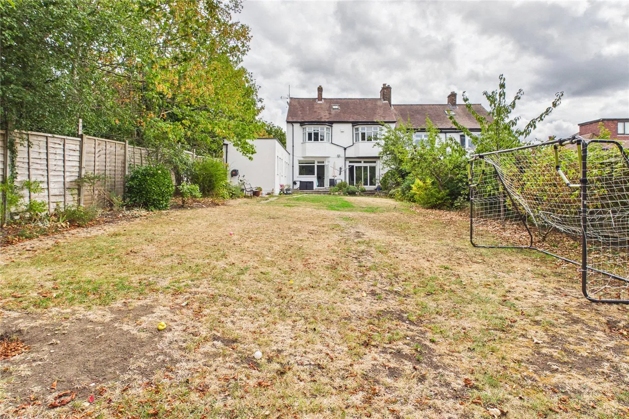 Norbury Hill, London, SW16, photo 12