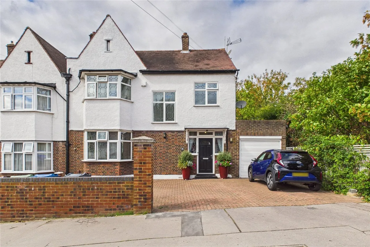 5 bed house for sale, Norbury Hill, London, SW16