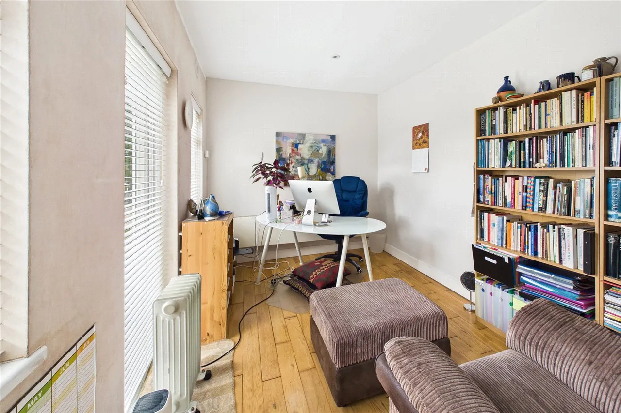 Norbury Hill, London, SW16, photo 8