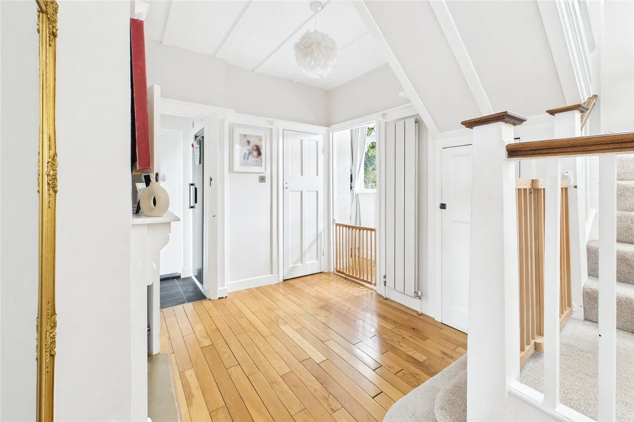 Norbury Hill, London, SW16, photo 2
