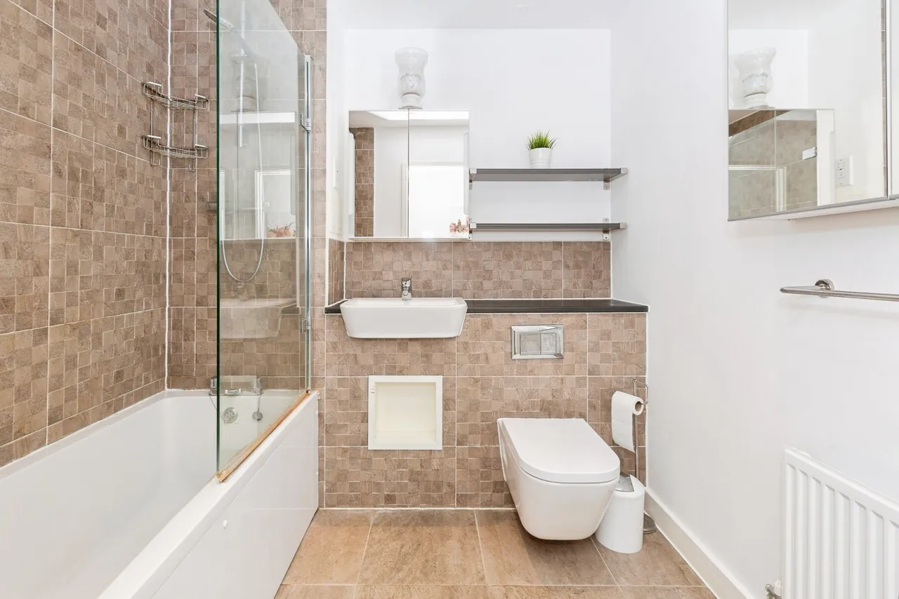 Marine Crescent, ILFORD, Essex, IG6, photo 11