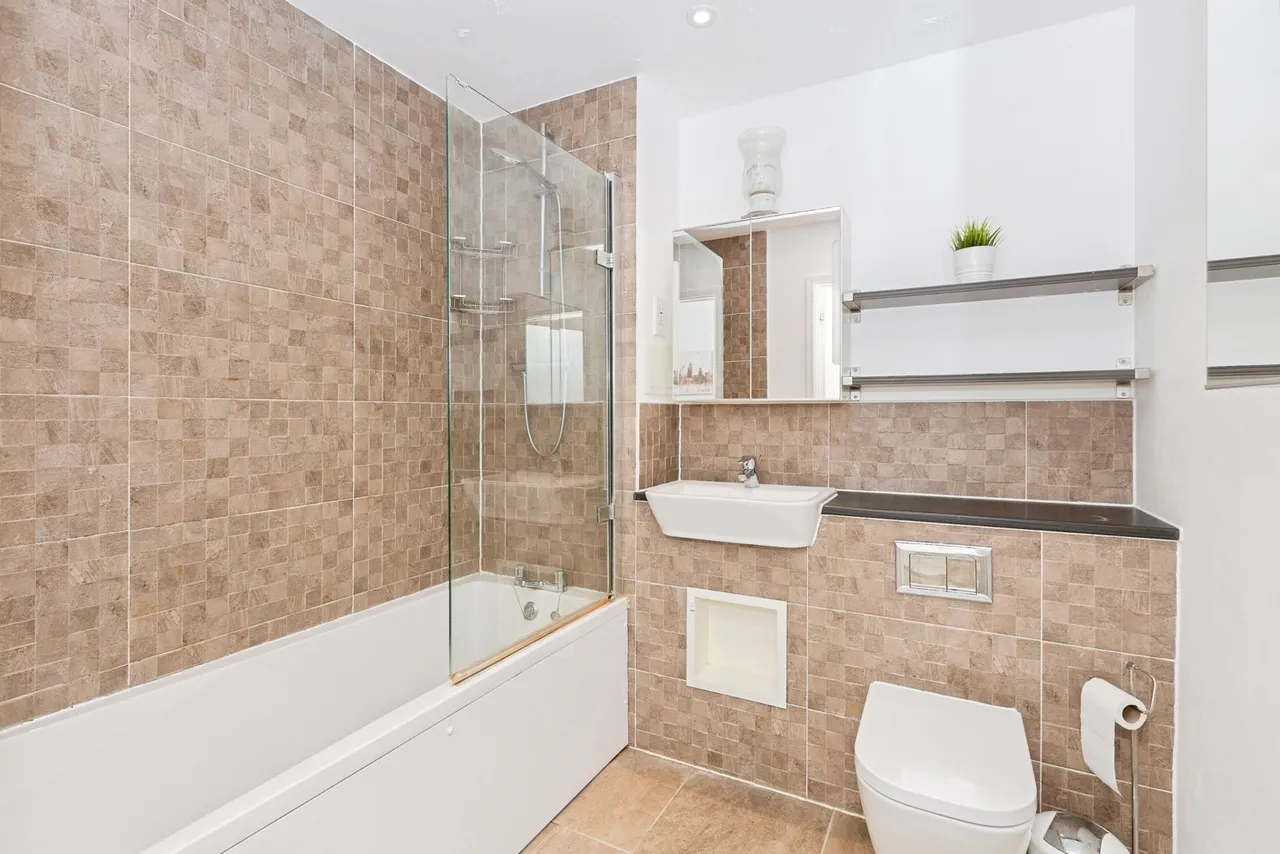 Marine Crescent, ILFORD, Essex, IG6, photo 10