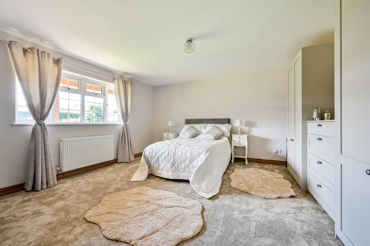 Dalmead, Aldershot Road, Guildford, photo 12