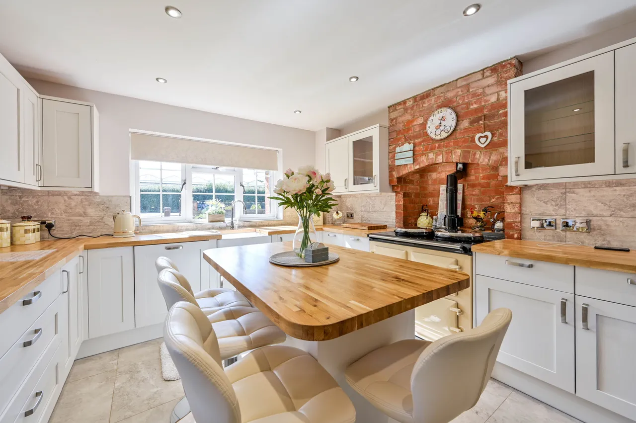 Dalmead, Aldershot Road, Guildford, photo 2