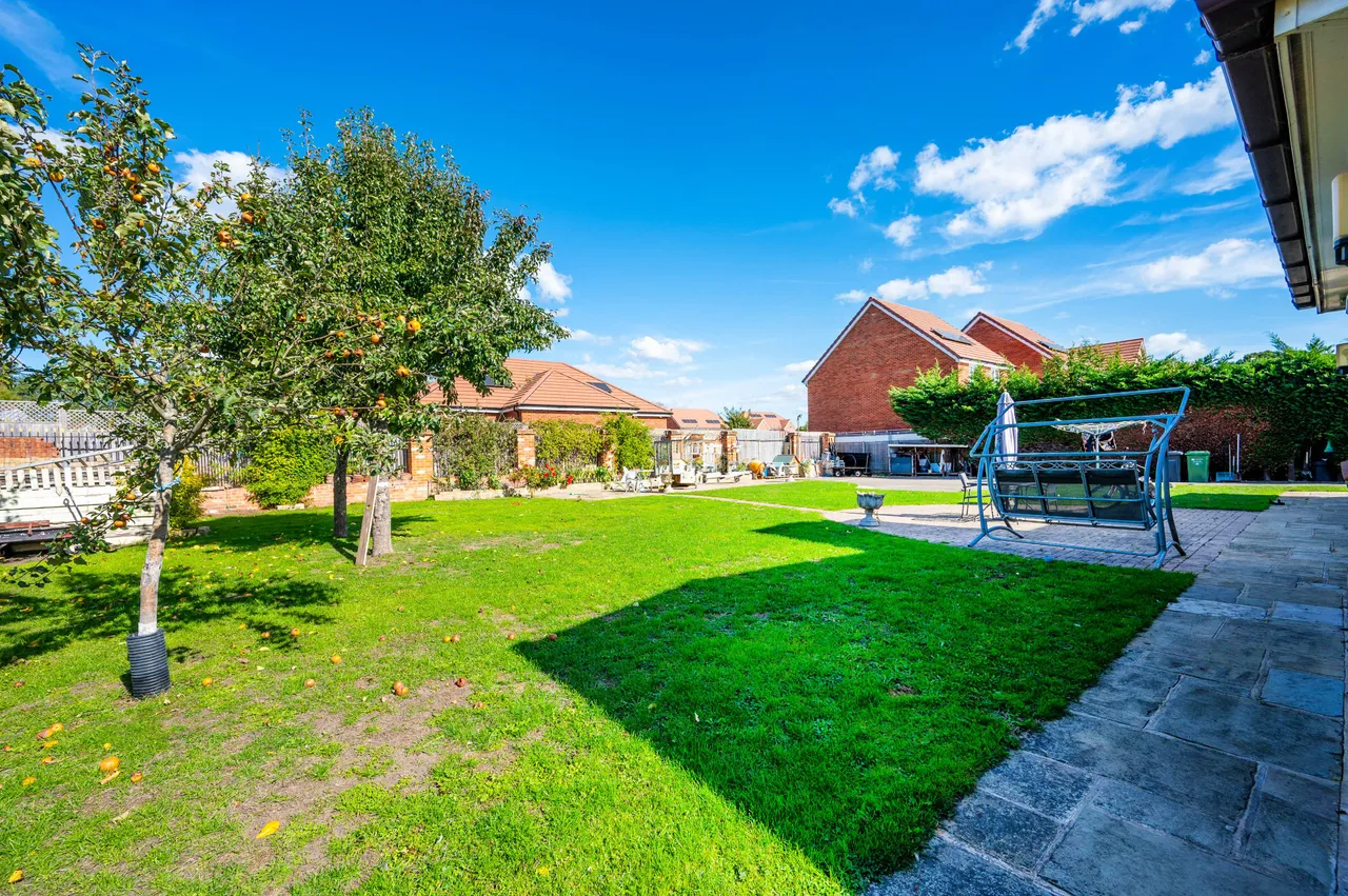 Dalmead, Aldershot Road, Guildford, photo 6