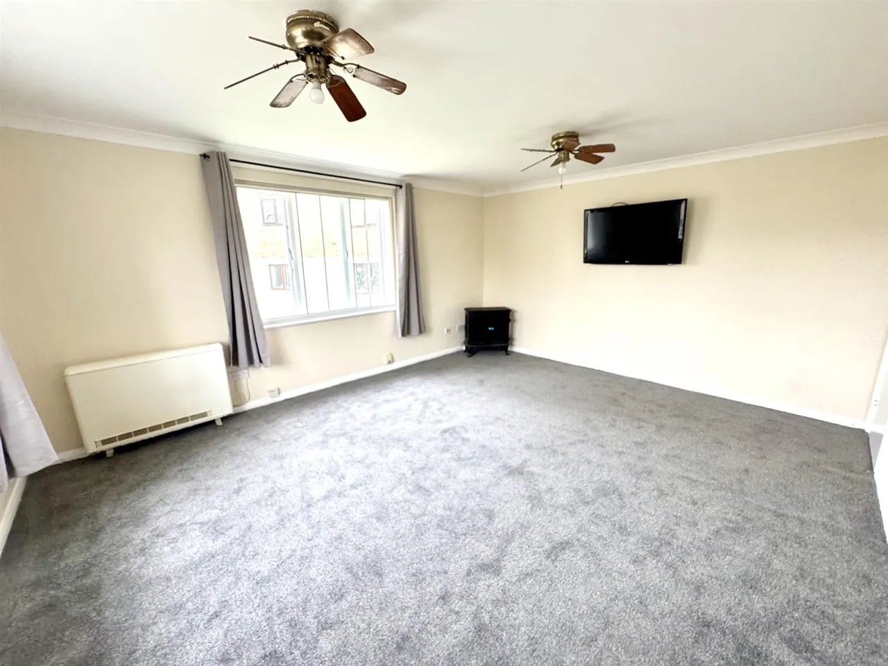 Fairbairn Close, Purley, CR8, photo 3