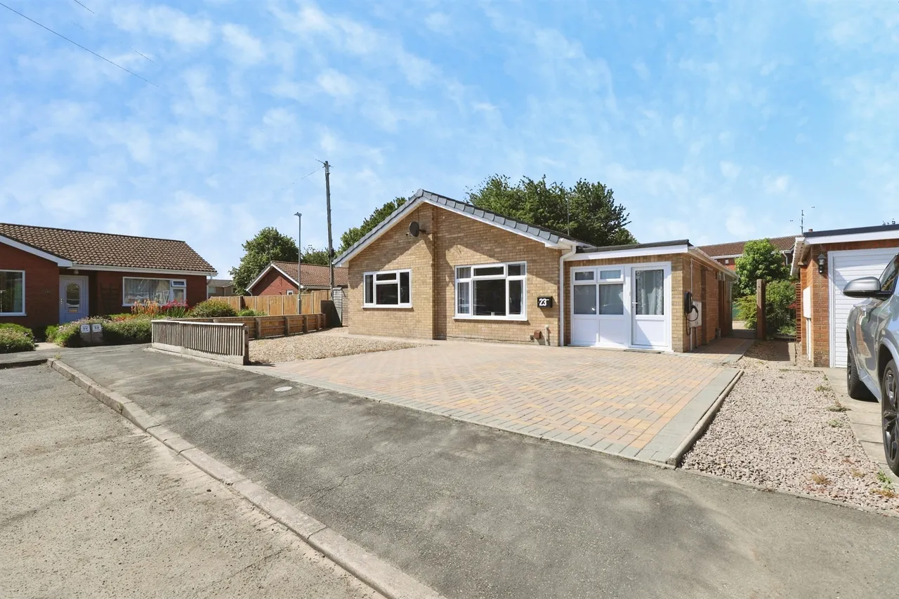 2 bed house for sale — Mansell Close, Spalding