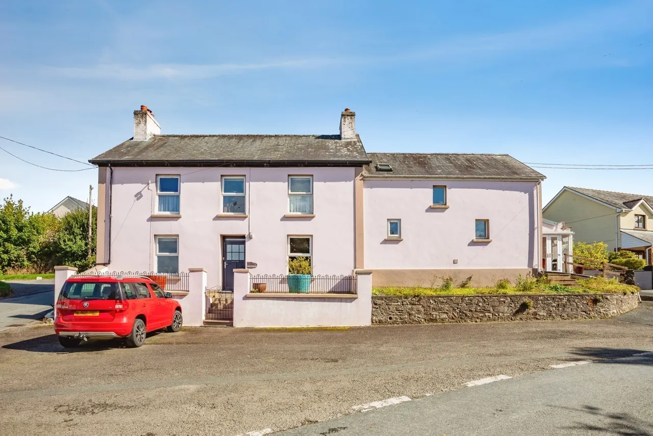5 bed house for sale, Cwrtnewydd, Llanybydder, SA40