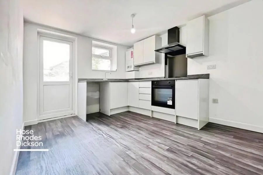 1 bed flat to rent, High Street, Newport, PO30