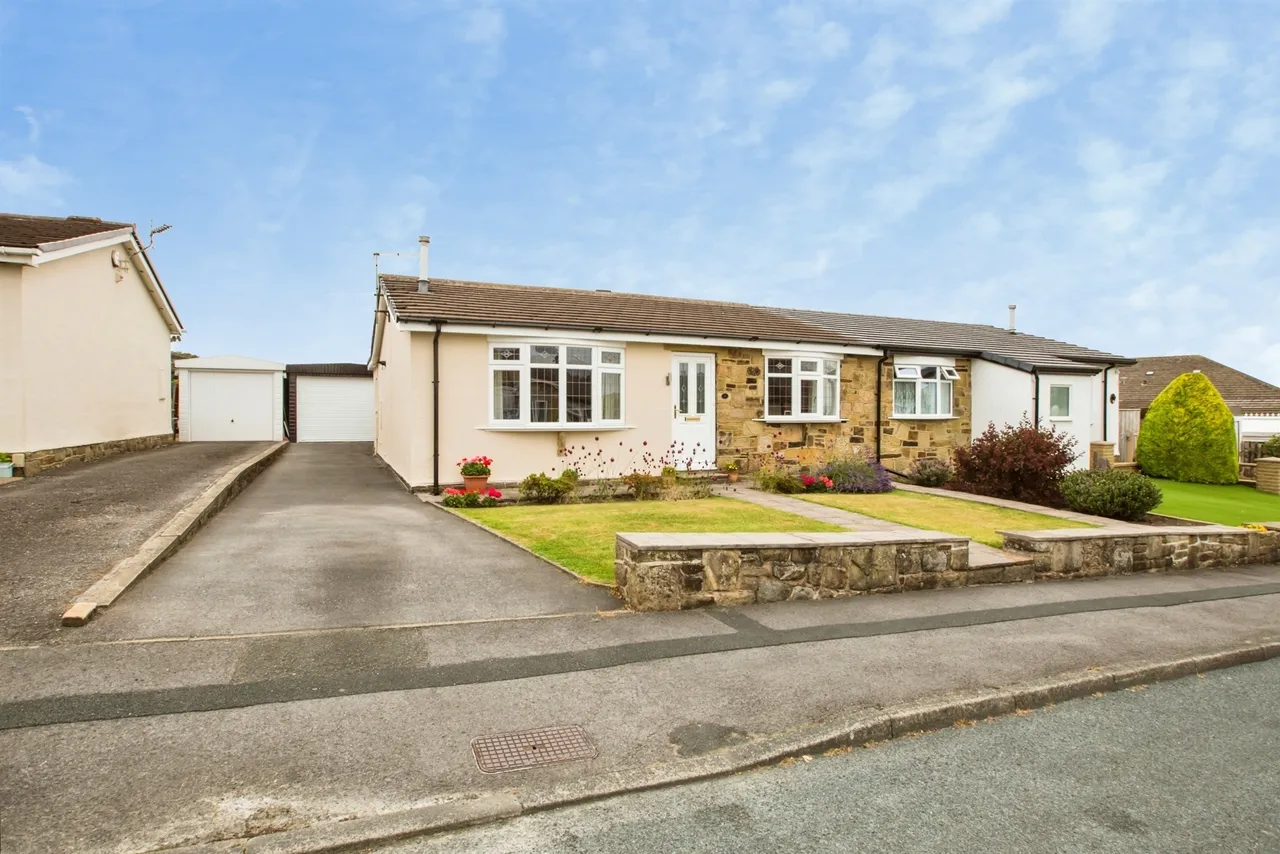 2 bed house for sale — Jerwood Hill Close, Halifax