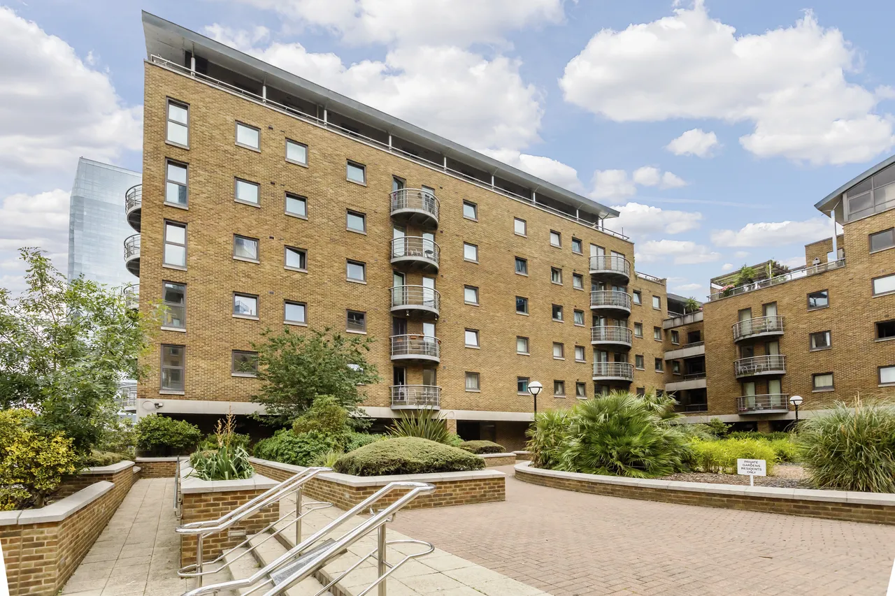 1 bed flat for sale, Meridian Place, London, E14