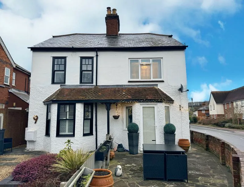 3 bed property to rent, The Green, Wooburn Green, HP10