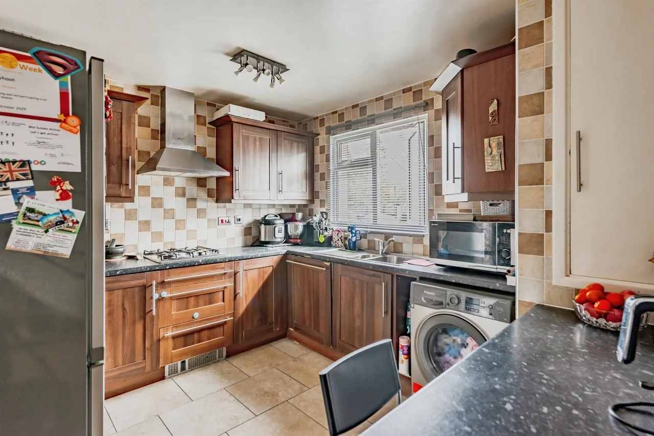 Cowfold Close, Crawley, photo 2