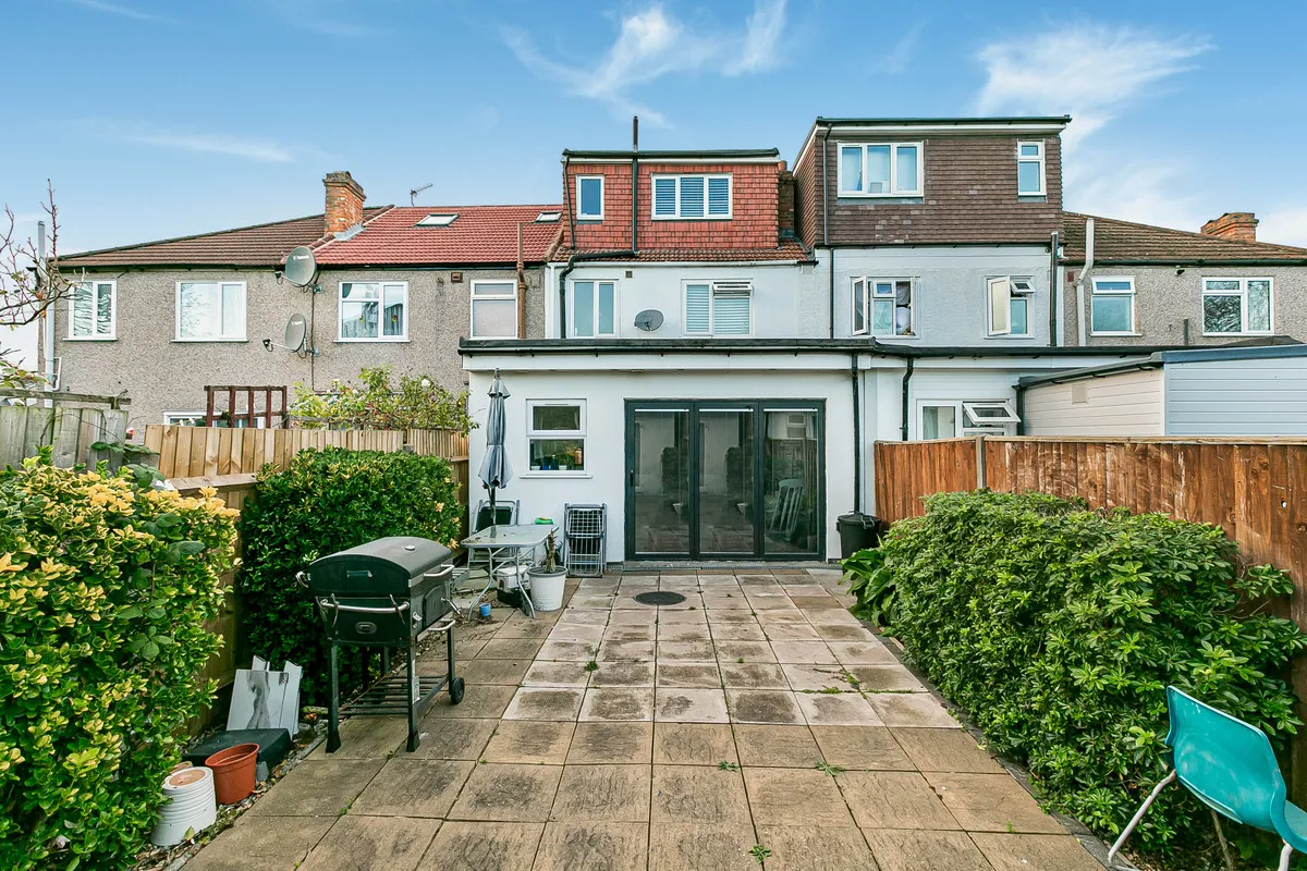 4 bed house for sale — Mitcham, CR4 1AA