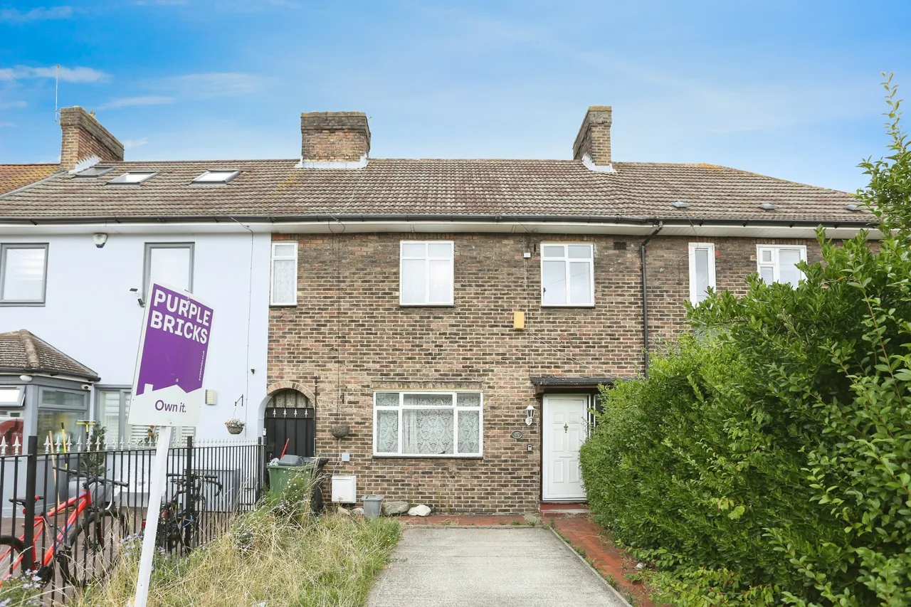 3 bed house for sale — Firhill Road, London