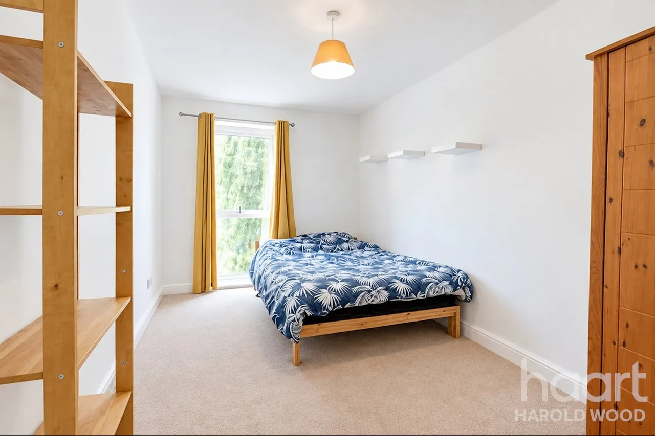 St. Clements Avenue, Harold Wood, RM3, photo 10