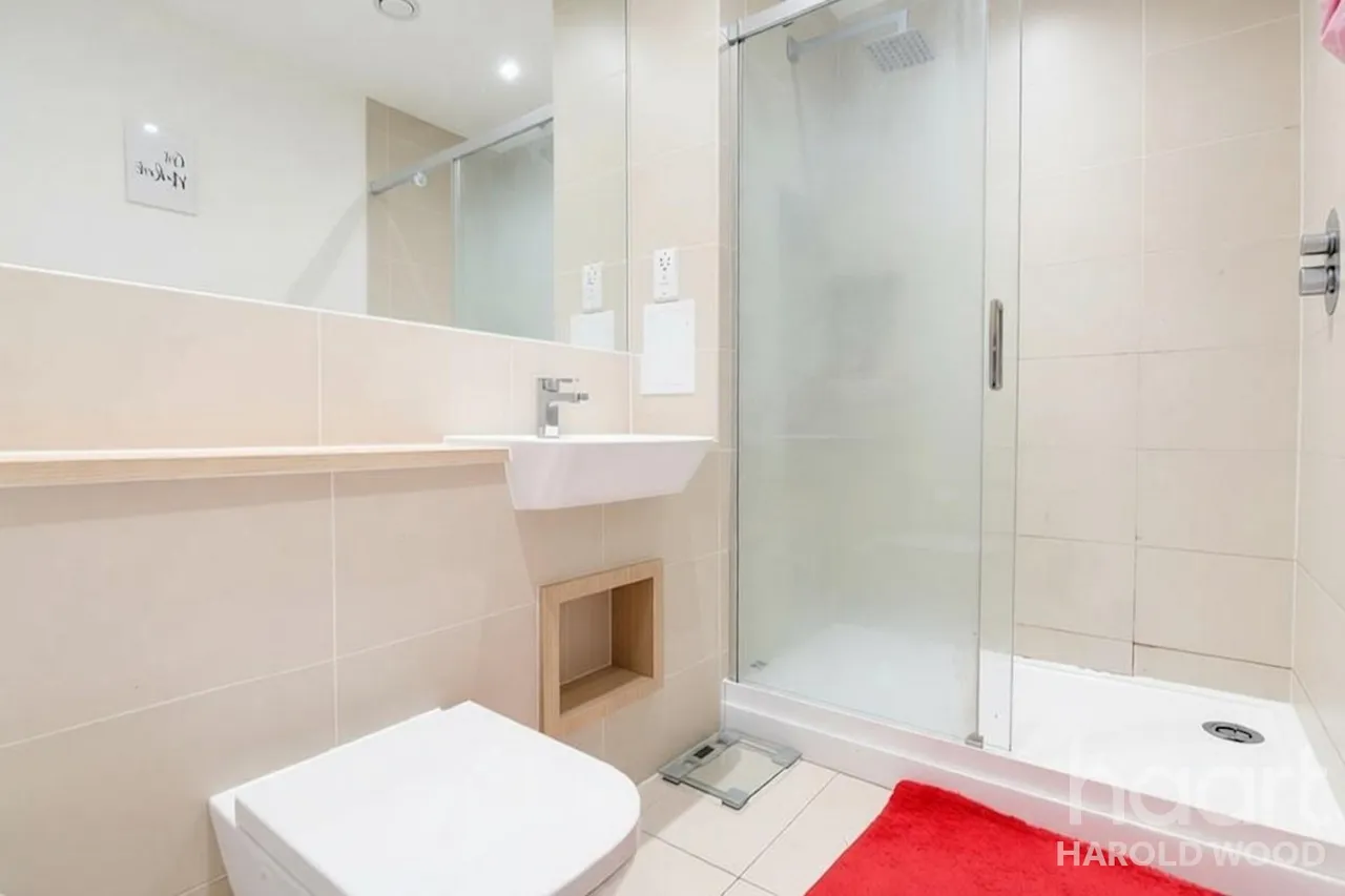St. Clements Avenue, Harold Wood, RM3, photo 7